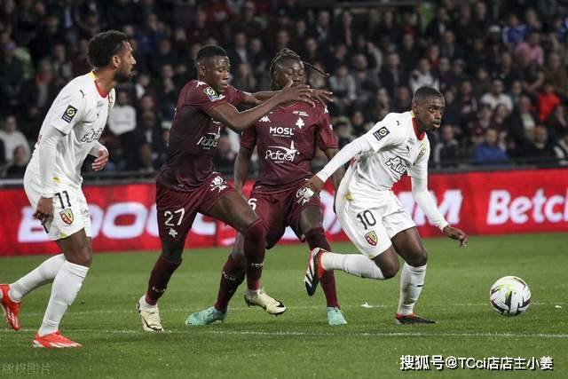 葡萄牙4-2战胜丹麦 B费两助攻菲利克斯连续进球